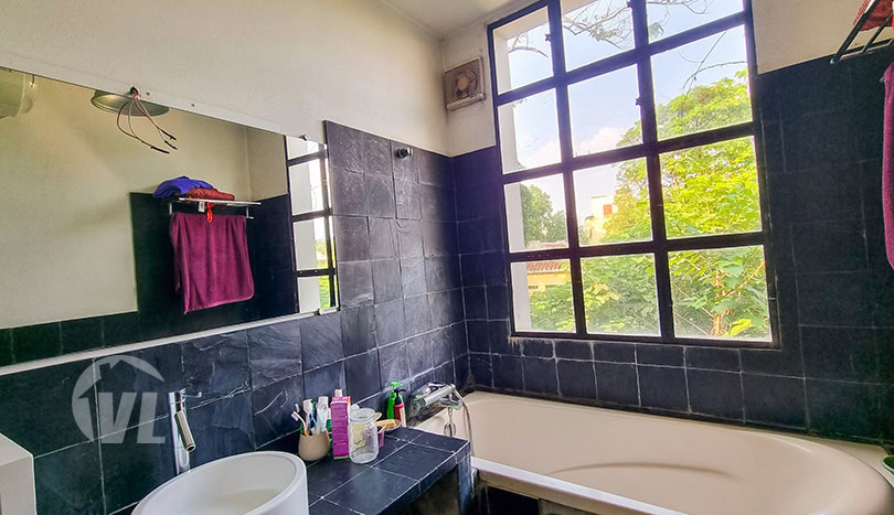 Beautiful house with garden to rent in Long Bien close to LFAY