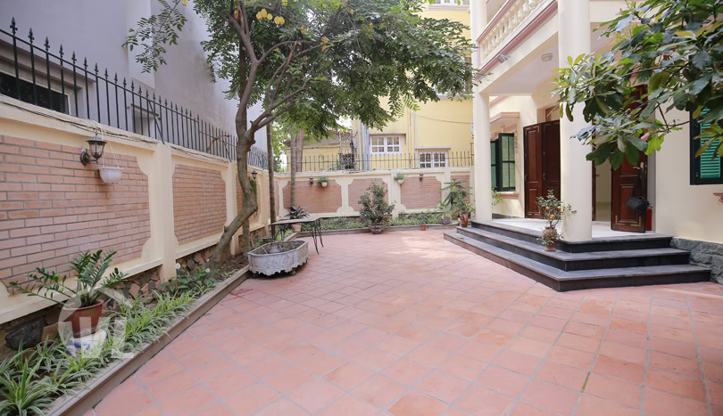 Large 4 beds 4 baths garden villa to rent in Tay Ho district