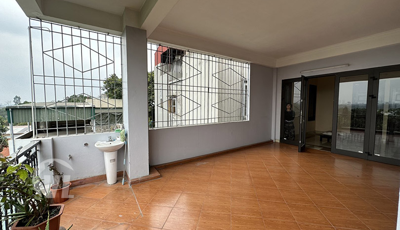 4 bedroom partly furnished house to lease in Long Bien