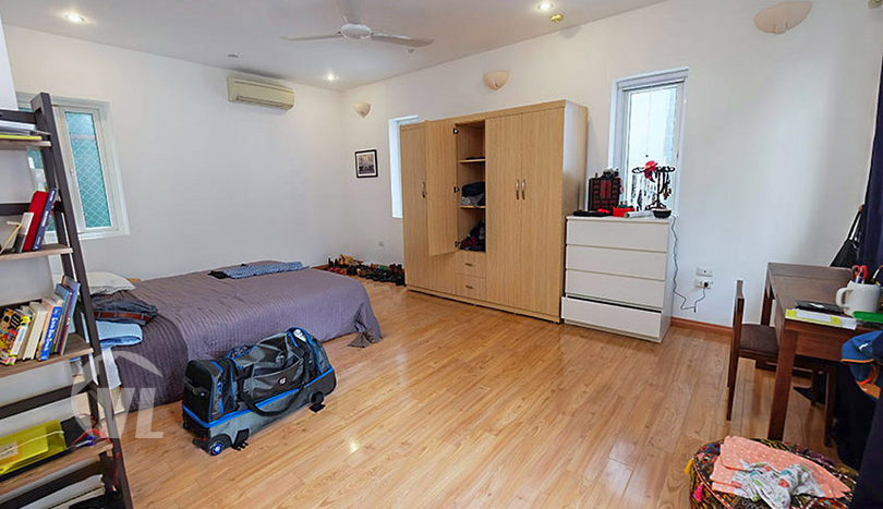 Cosy 4 beds house with yard in Tay Ho district