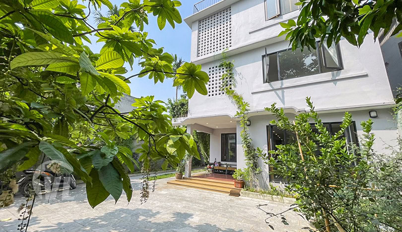 Modern house with garden to rent in Long Bien near French School