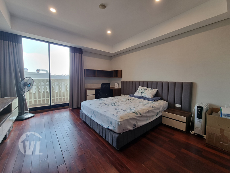 333 Renovated 3 bedrooms flat to rent in Hoan Kiem district