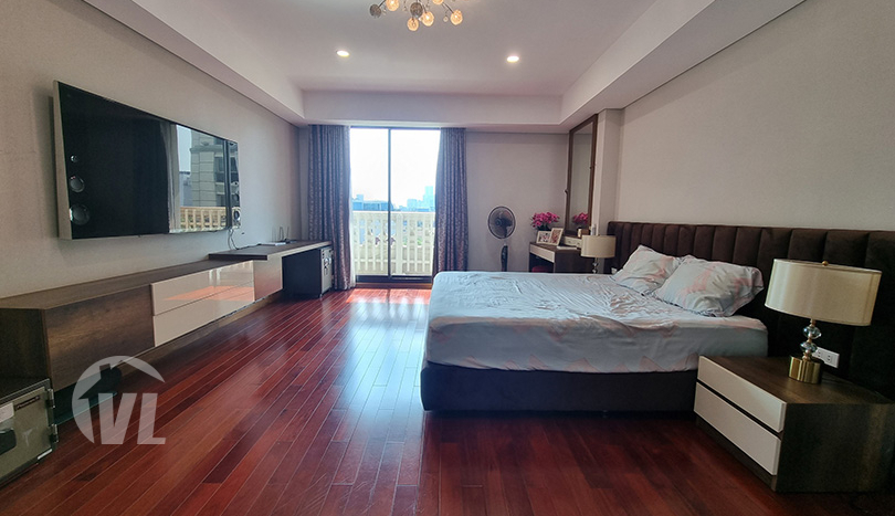 Renovated 3 bedrooms flat to rent in Hoan Kiem district