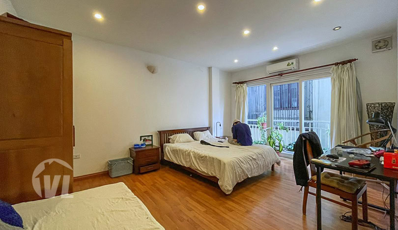 Furnished 3 bedrooms apartment for rent in Truc Bach area