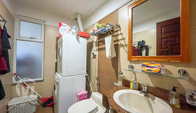 Furnished 3 bedrooms apartment for rent in Truc Bach area