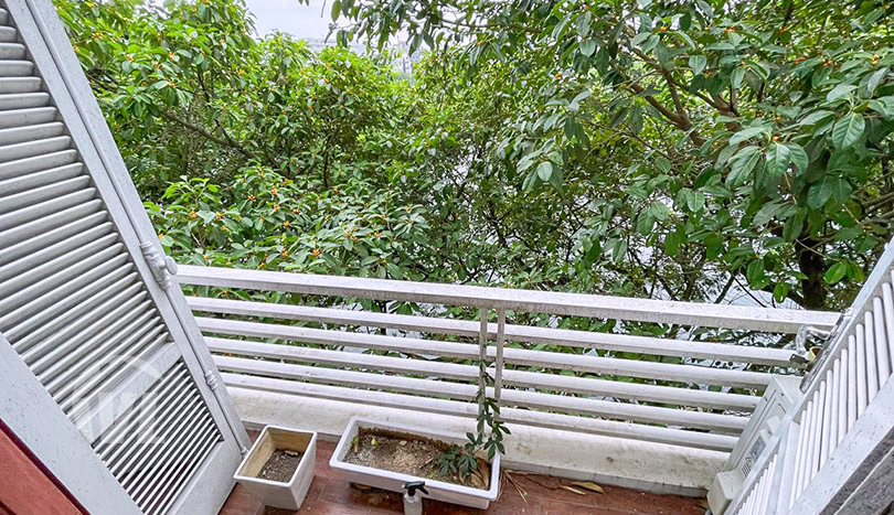 Furnished 3 bedrooms apartment for rent in Truc Bach area