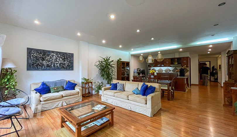 Furnished 3 bedrooms apartment for rent in Truc Bach area
