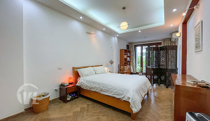 Furnished 3 bedrooms apartment for rent in Truc Bach area