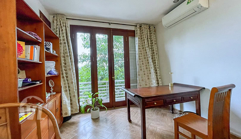 Furnished 3 bedrooms apartment for rent in Truc Bach area