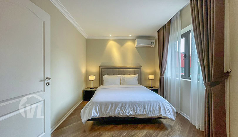 Refurbished 3 beds apartment with pool and fitness in Truc Bach