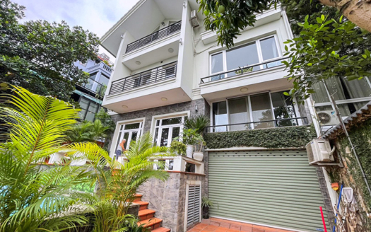 Villa with swimming pool and lake view in Tay Ho for rent