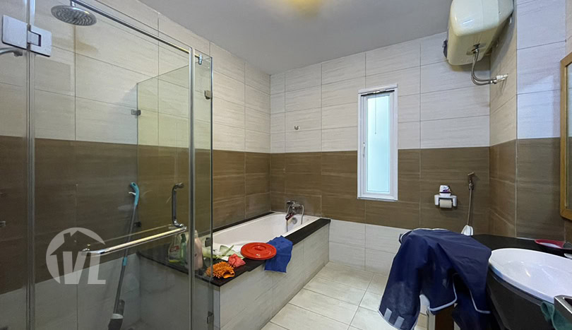 Villa with swimming pool and lake view in Tay Ho for rent