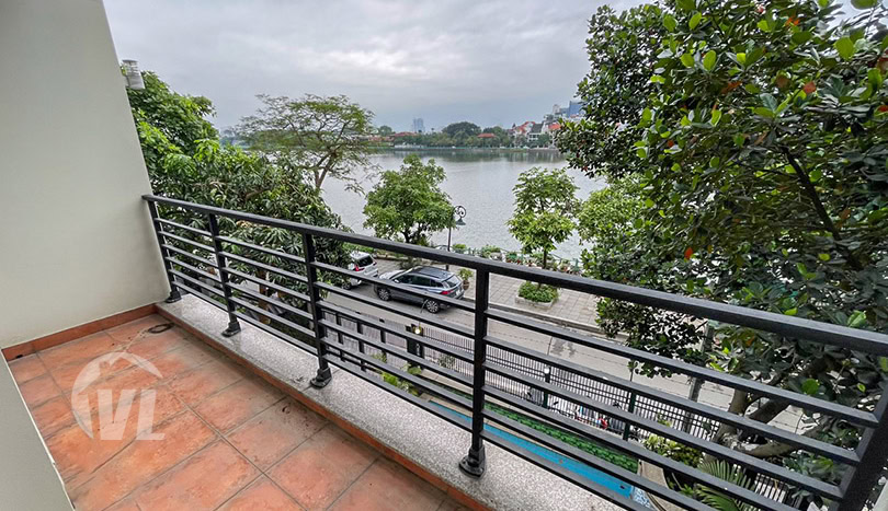 Villa with swimming pool and lake view in Tay Ho for rent