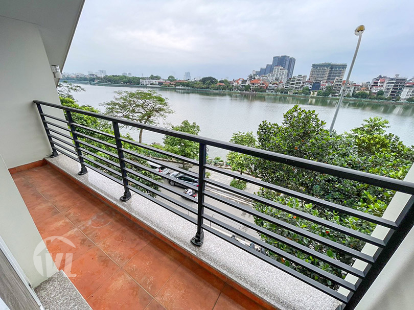 333 Villa with swimming pool and lake view in Tay Ho for rent