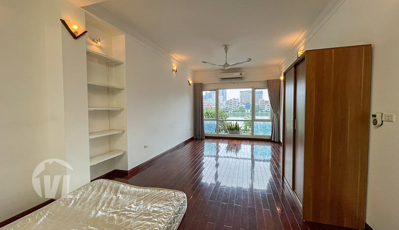 Villa with swimming pool and lake view in Tay Ho for rent