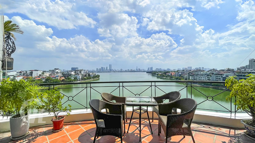 Bright 3 bedroom apartment to rent in Tay Ho on the West Lake