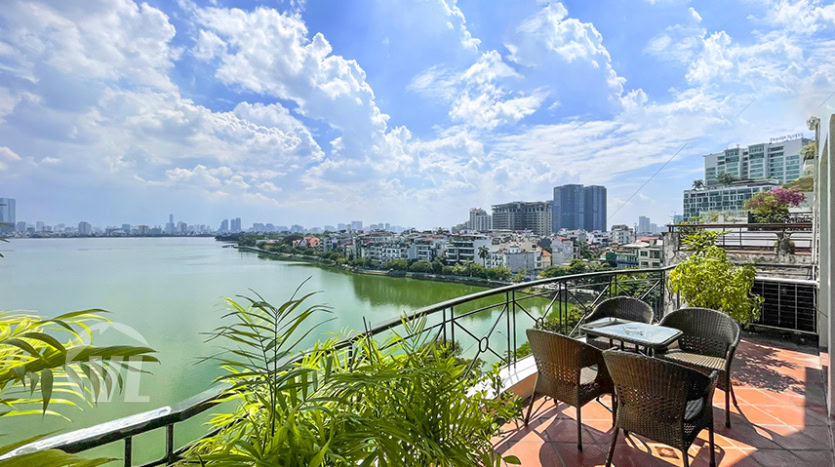 Bright 3 bedroom apartment to rent in Tay Ho on the West Lake