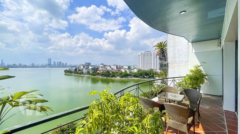Bright 3 bedroom apartment to rent in Tay Ho on the West Lake