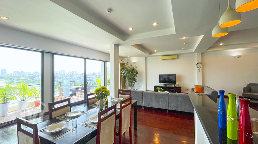 Bright 3 bedroom apartment to rent in Tay Ho on the West Lake