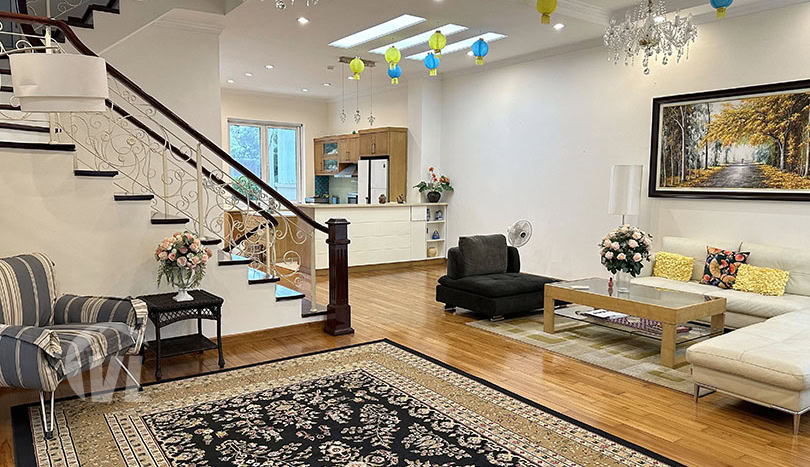 Cozy furnished house to rent close to BIS in Vinhomes Riverside