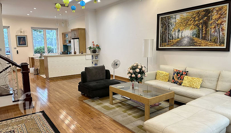Cozy furnished house to rent close to BIS in Vinhomes Riverside
