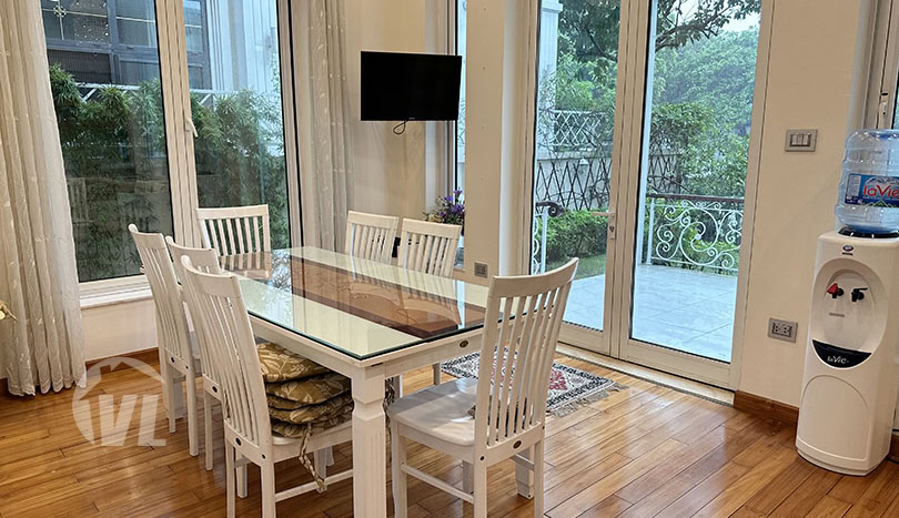 Cozy furnished house to rent close to BIS in Vinhomes Riverside