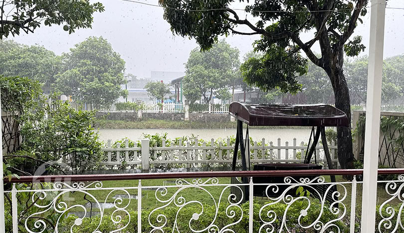 Cozy furnished house to rent close to BIS in Vinhomes Riverside