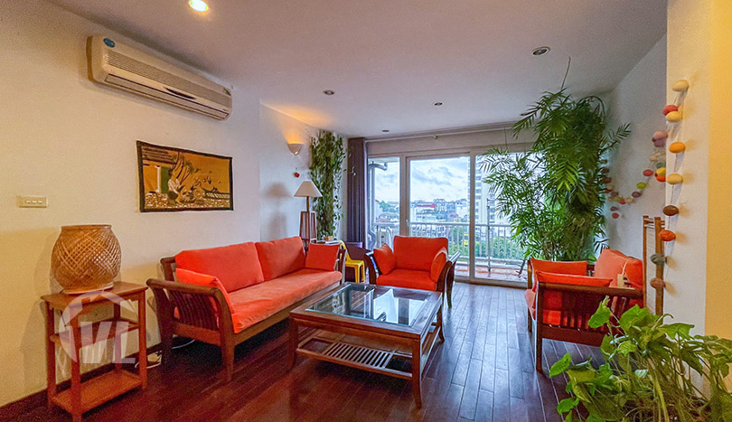 Lake view 3 bedroom serviced apartment to rent in Truc Bach