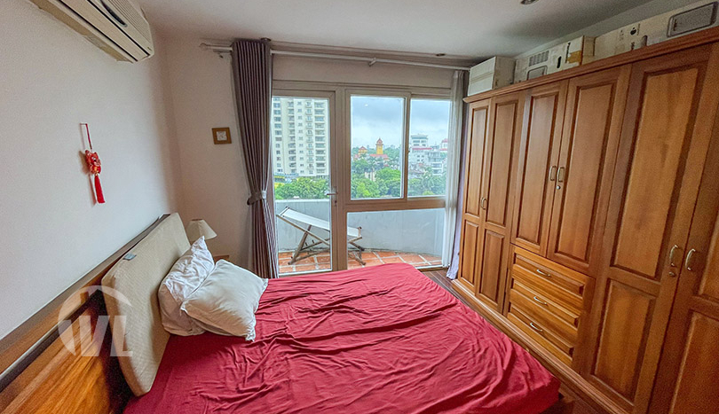 Lake view 3 bedroom serviced apartment to rent in Truc Bach