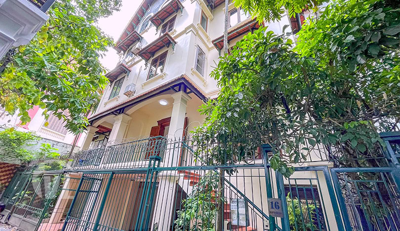 Large villa 6 beds with car access in Tay Ho district