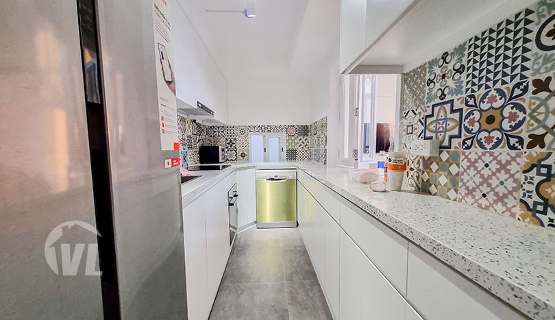 New 3 bedroom apartment with pool to rent in Long Bien
