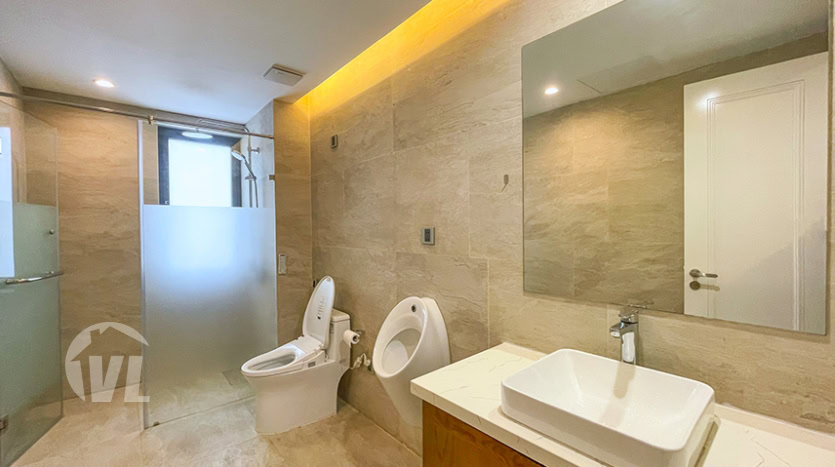 3 bed apartment with terrace for rent facing the West Lake