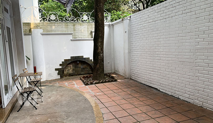 Affordable 5 bed house to rent with yard in Ciputra