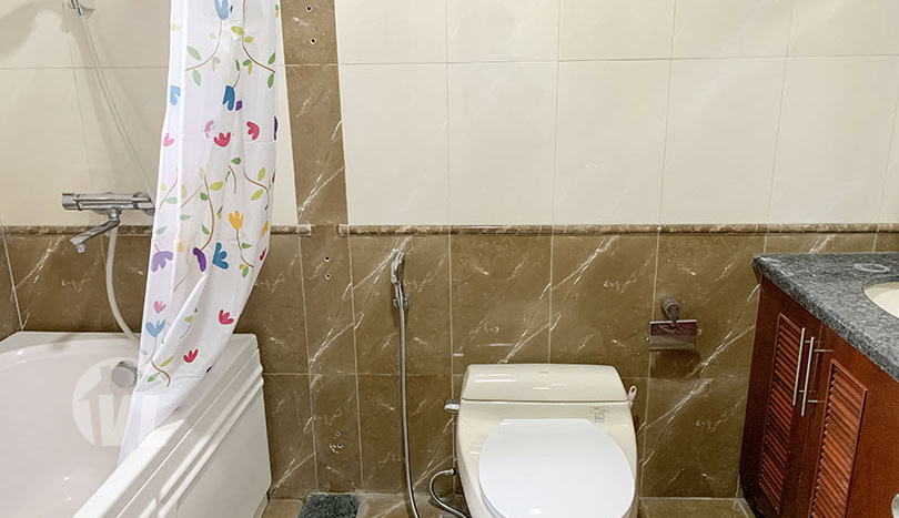 Affordable 5 bed house to rent with yard in Ciputra