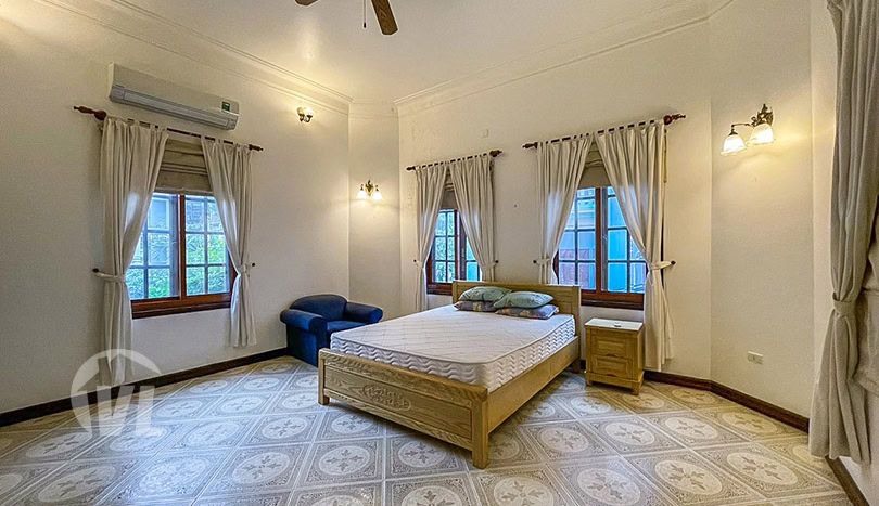 Splendid 5 bedroom house with yard to lease in Tay Ho