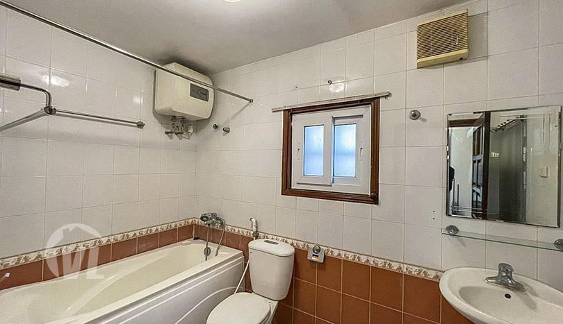 Splendid 5 bedroom house with yard to lease in Tay Ho