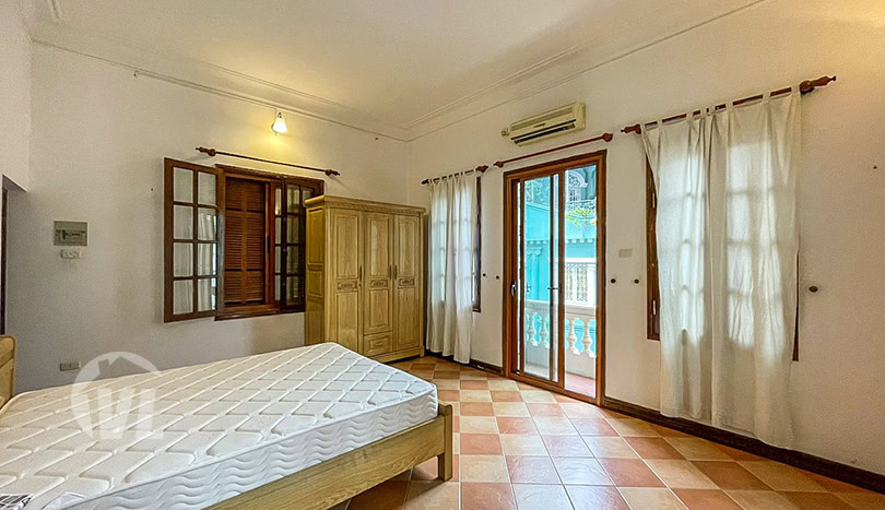Splendid 5 bedroom house with yard to lease in Tay Ho