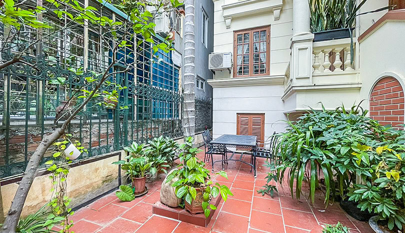 Splendid 5 bedroom house with yard to lease in Tay Ho