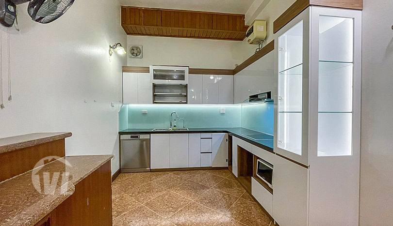 Splendid 5 bedroom house with yard to lease in Tay Ho
