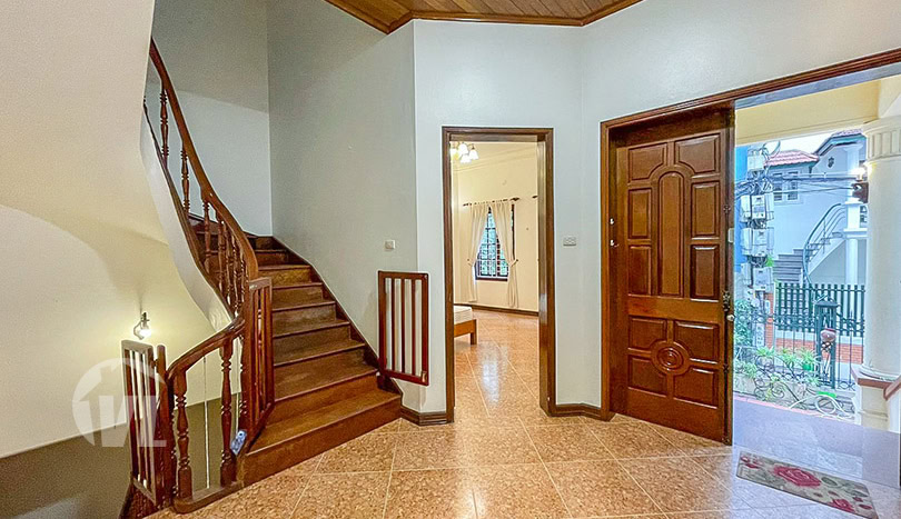 Splendid 5 bedroom house with yard to lease in Tay Ho