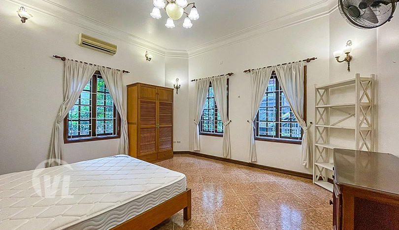 Splendid 5 bedroom house with yard to lease in Tay Ho