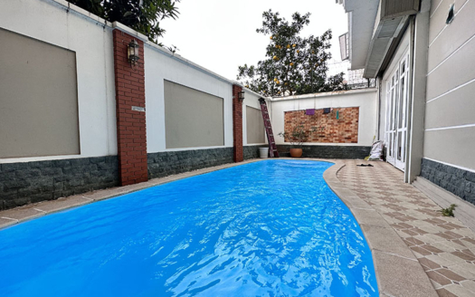 Furnished house with swimming pool to rent in Ciputra