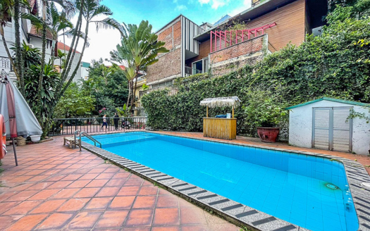 Garden villa with swimming-pool and car access in Tay Ho