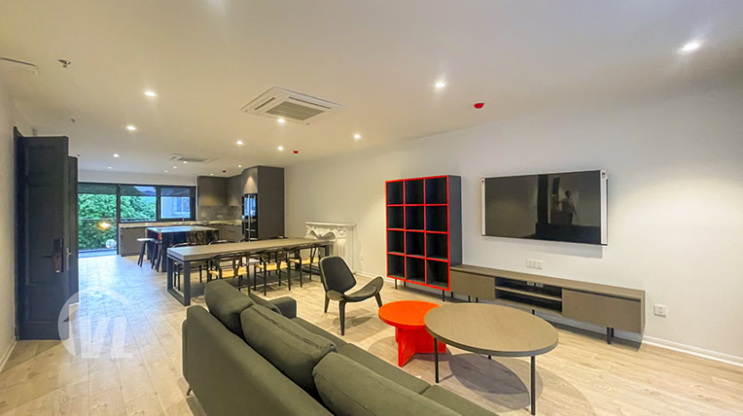 260 sq m first class 3 bedrooms apartment to lease in Tay Ho