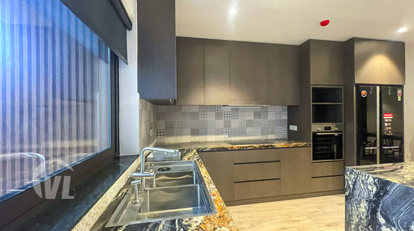 260 sq m first class 3 bedrooms apartment to lease in Tay Ho