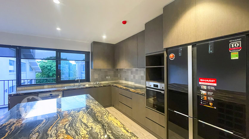 260 sq m first class 3 bedrooms apartment to lease in Tay Ho