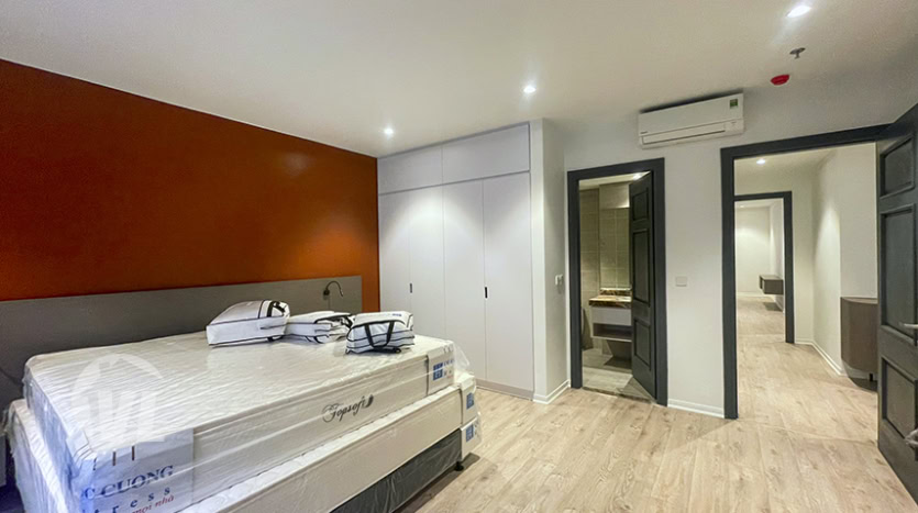 260 sq m first class 3 bedrooms apartment to lease in Tay Ho