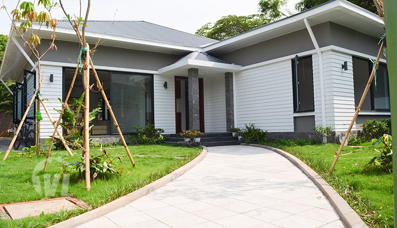 Large garden and modern house to rent in Tay Ho district