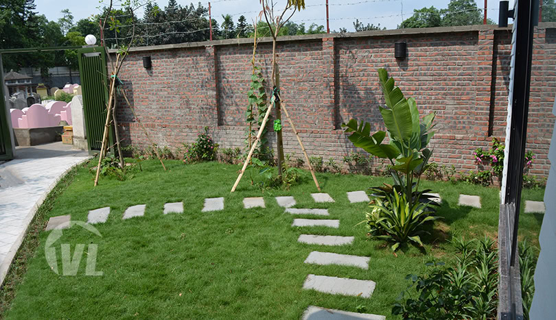 Large garden and modern house to rent in Tay Ho district