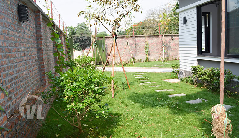 Large garden and modern house to rent in Tay Ho district